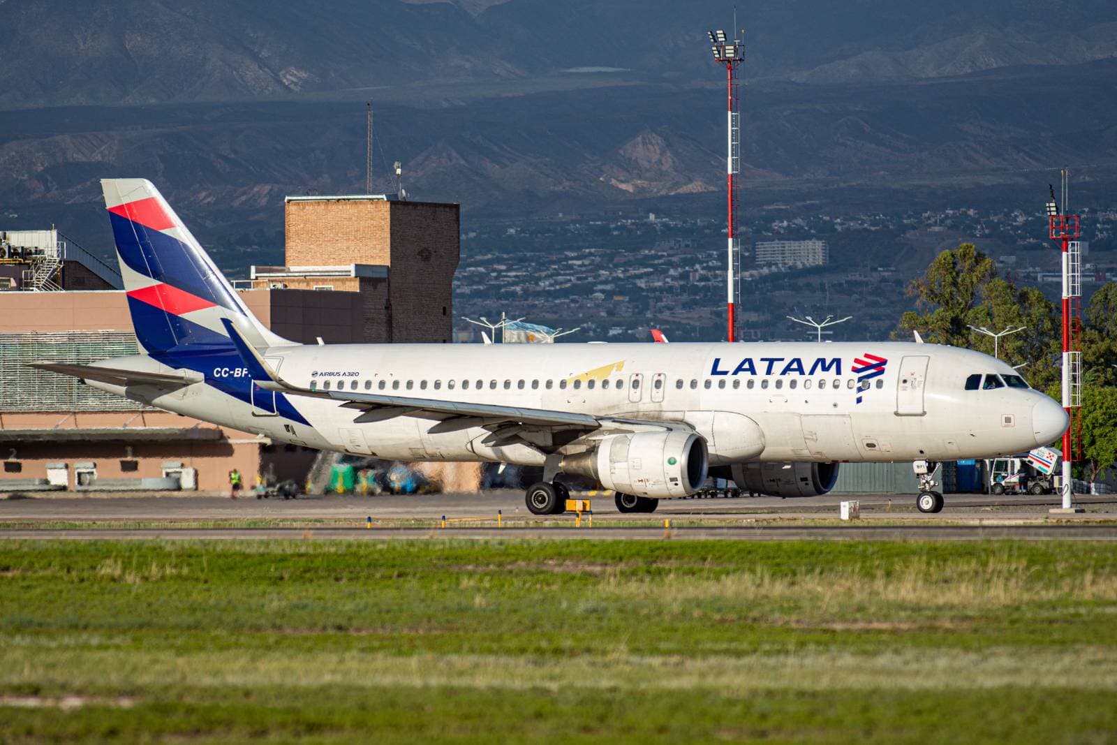 AOG Management: How LATAM Airlines Cut Aircraft Downtime